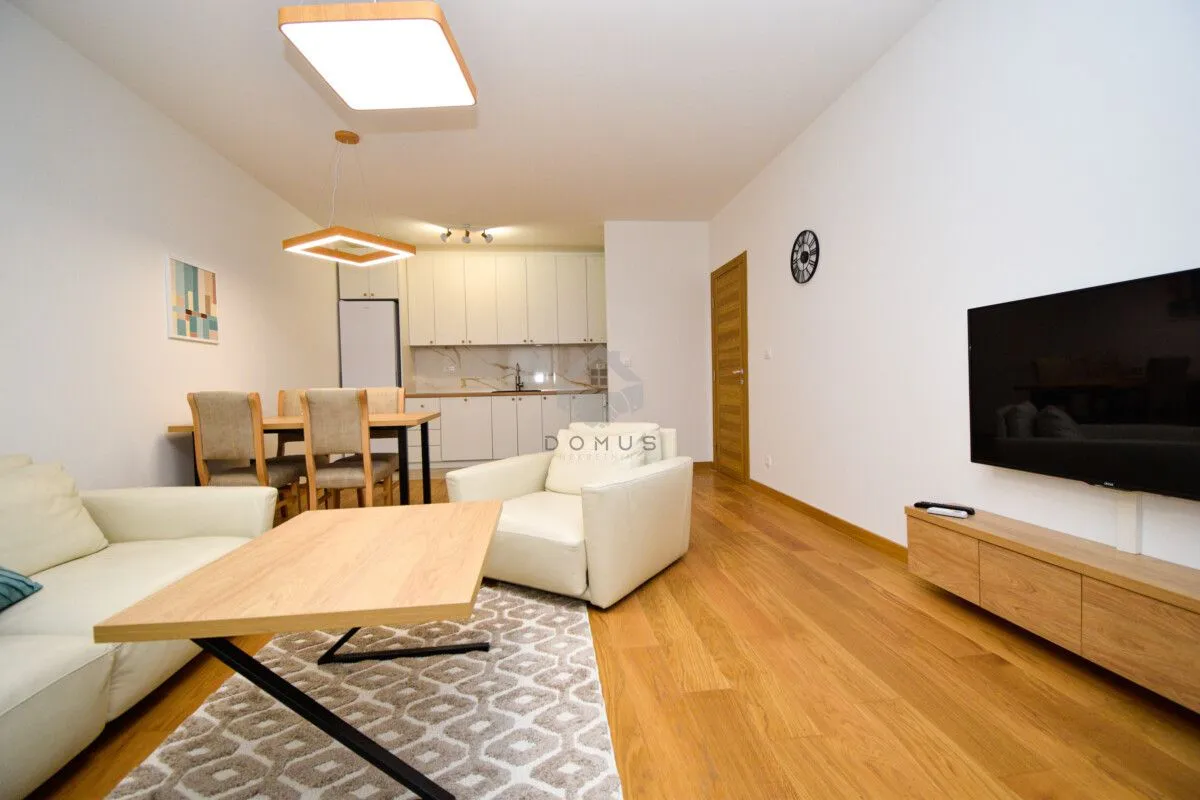 Izdavanje, dvosoban stan, 75m², City Kvart, Podgorica