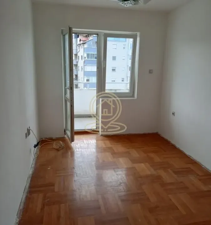 Prodaja, jednosoban stan, 42m², Pantelej, Niš
