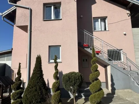 Kuća in Mali Mokri Lug