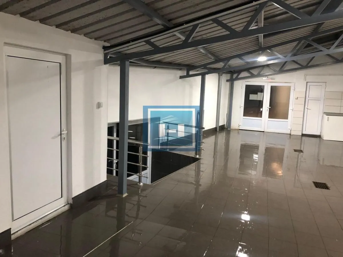 Rent, office space, 320m², Grad Stalać, Ćićevac