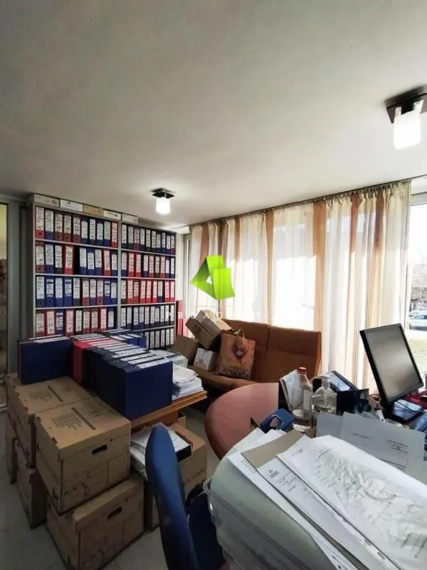 Rent, office space, 109m², Medijana, Niš