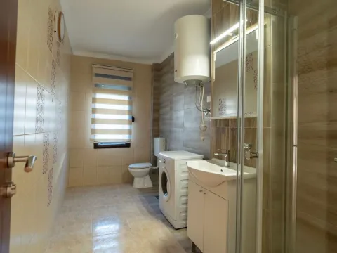 Izdavanje, trosoban stan, 110m², Gornja Gorica, Podgorica - image 10