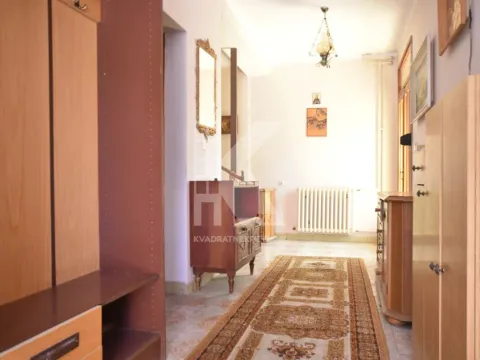 Prodaja, kuća, 240m², Dahna, Podgorica - image 19