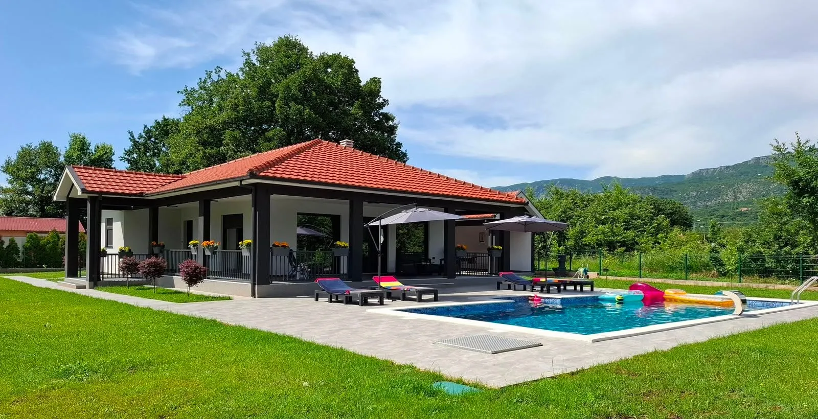 Rent, house, 160m², Pričelje, Podgorica
