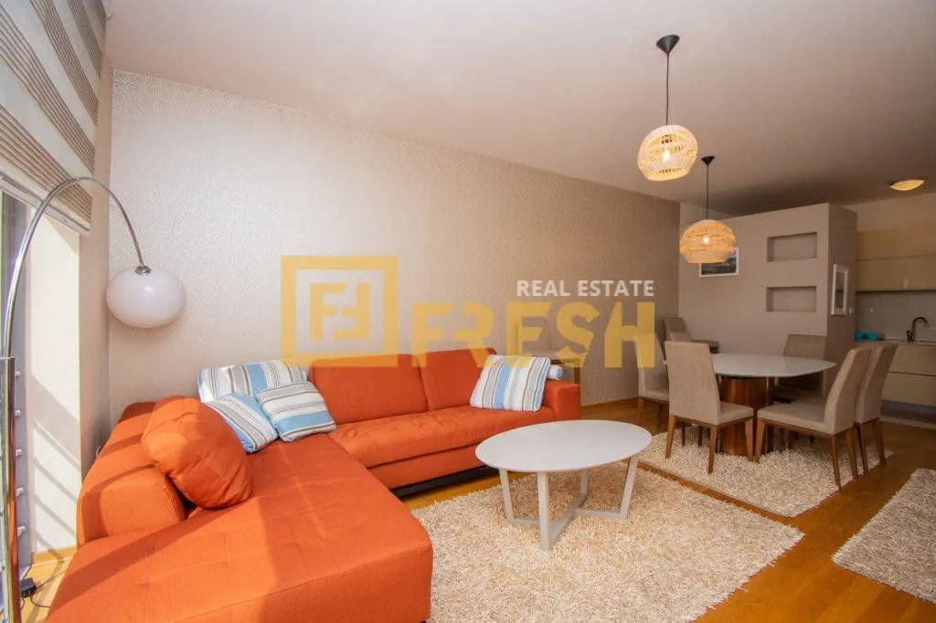 Izdavanje, trosoban stan, 100m², Blok 6, Podgorica