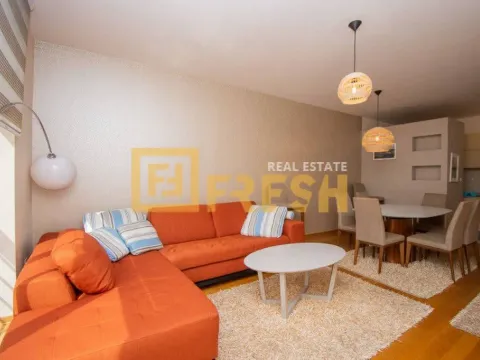 Izdavanje, trosoban stan, 100m2, Blok 6, Podgorica Izdavanje, trosoban stan, 100m2, Blok 6, Podgorica