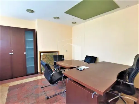 Izdavanje, poslovni prostor, 123m², Centar, Podgorica - image 4