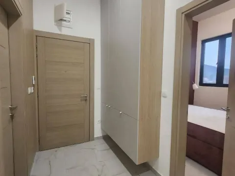 Izdavanje, dvosoban stan, 73m², Lastva Grbaljska, Kotor - image 7