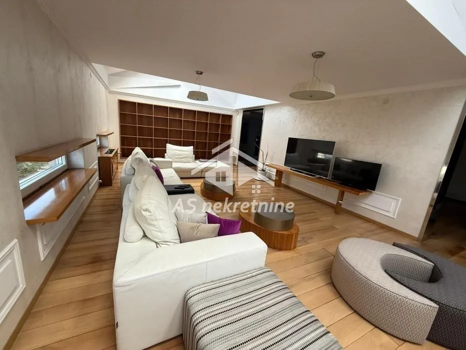 Rent, four bedroom apartment, 250m², Slavija, Vračar Sve Podlokacije