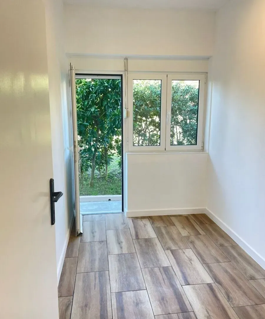 Prodaja, četvorosoban stan, 118m², Centar, Tivat