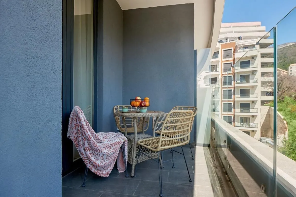 Rent, one bedroom apartment, 51m², Bečići, Budva