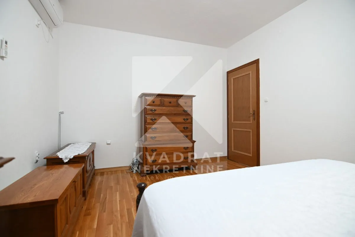 Rent, house, 400m², Zlatica, Podgorica