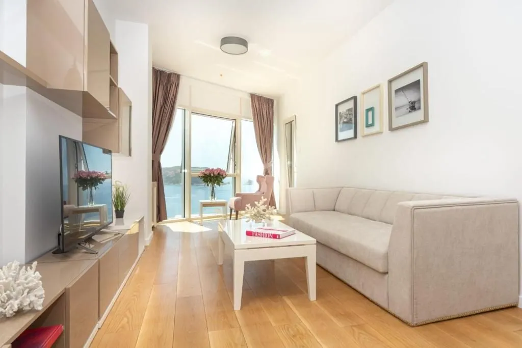Rent, one bedroom apartment, 77m², Centar, Budva
