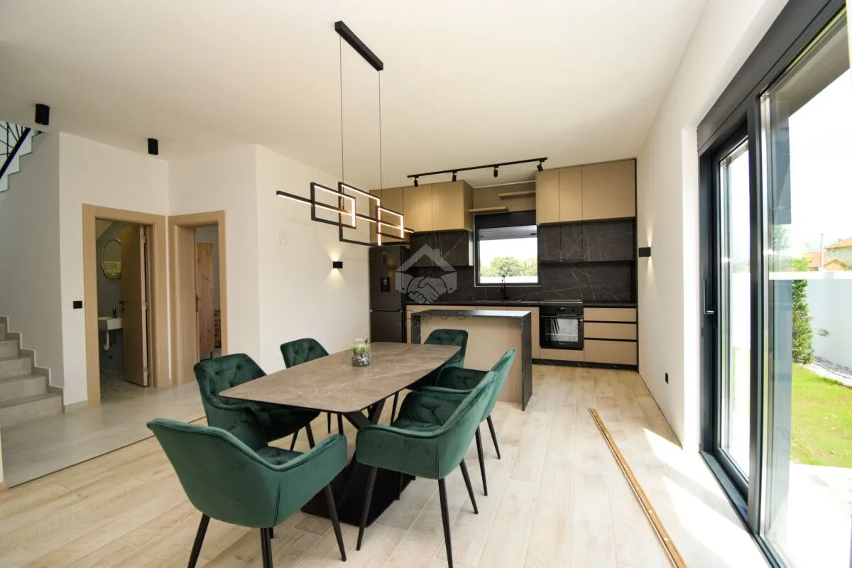 Prodaja, kuća, 154m², Dahna, Podgorica
