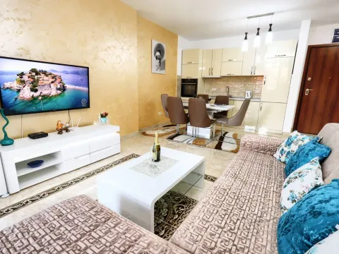 Sale, one bedroom apartment, 58m², Bečići, Budva - image 2