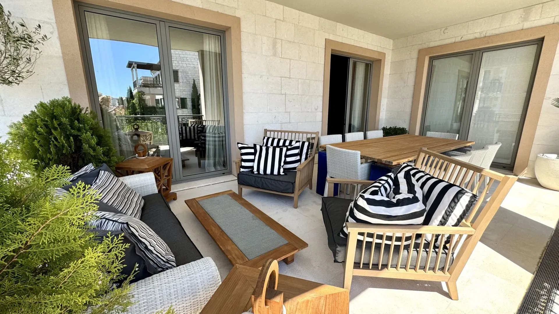 Izdavanje, trosoban stan, 223m², Porto Montenegro, Tivat