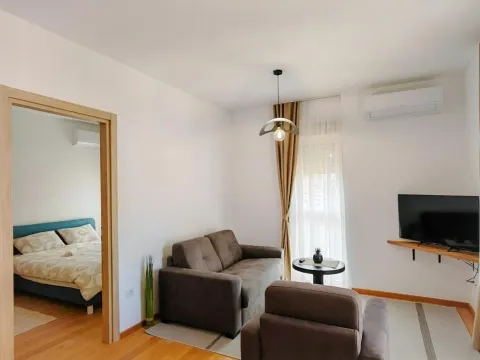 Izdavanje, jednosoban stan, 45m², Centar, Budva - image 11