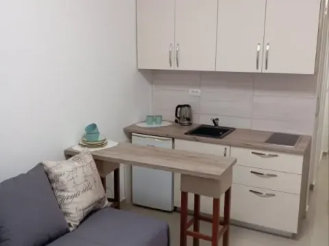 Prodaja, garsonjera, 40m², Šušanj, Bar - image 1