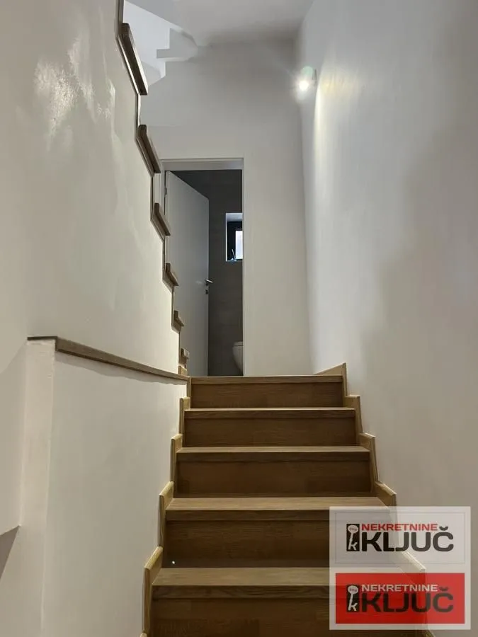 Izdavanje, kuća, 247m², Sremska Kamenica, Petrovaradin