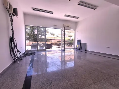 Rent, office space, 43m², Stari Aerodrom, Podgorica - image 2