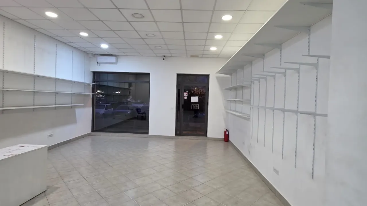 Prodaja, poslovni prostor, 120m², Stari Aerodrom, Podgorica