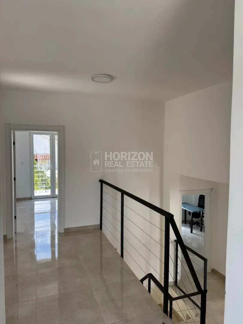 Rent, office space, 500m², Stari Aerodrom, Podgorica