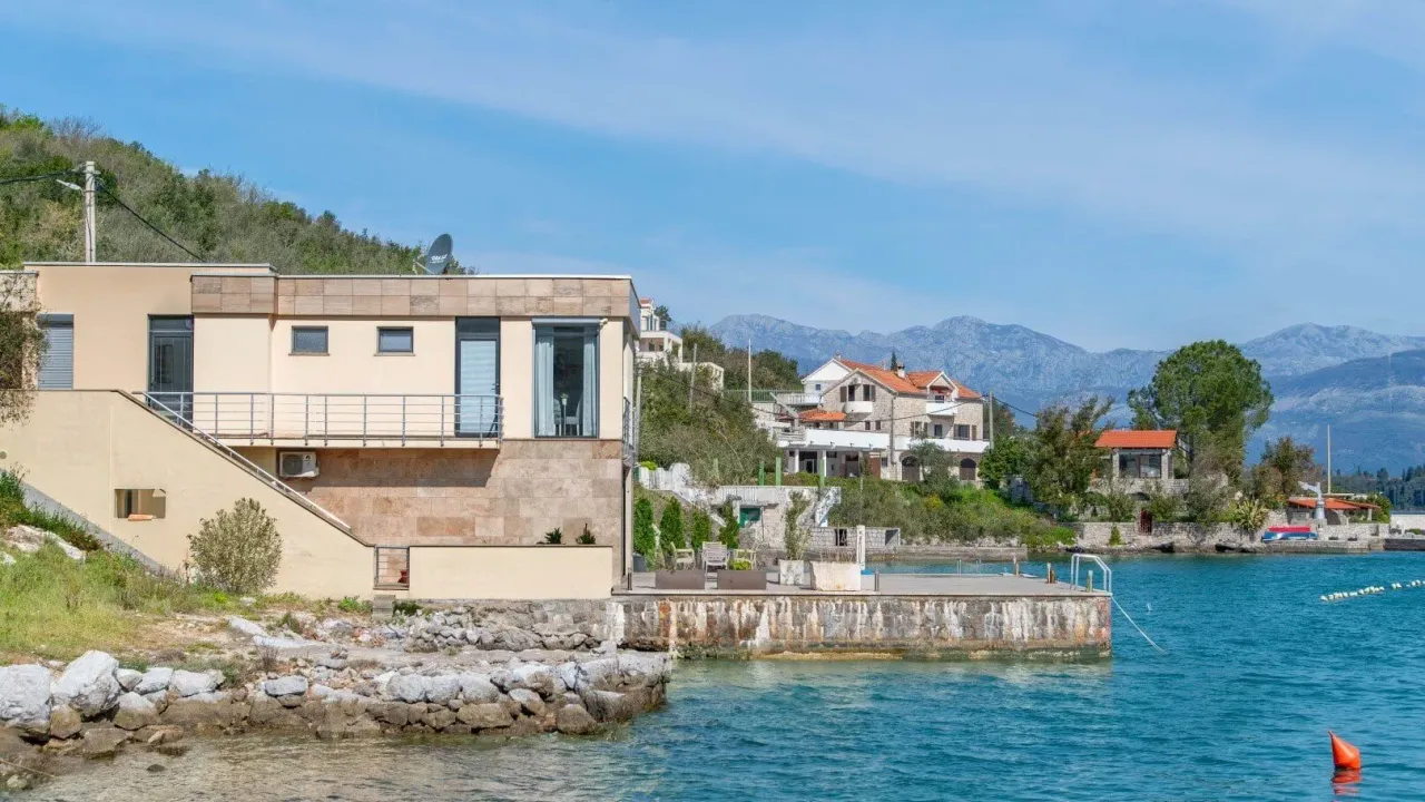 Sale, house, 172m², Kotor, Crna Gora