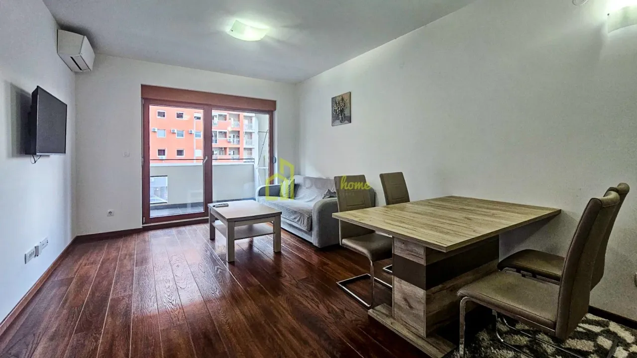 Izdavanje, jednosoban stan, 50m², Master Kvart, Podgorica