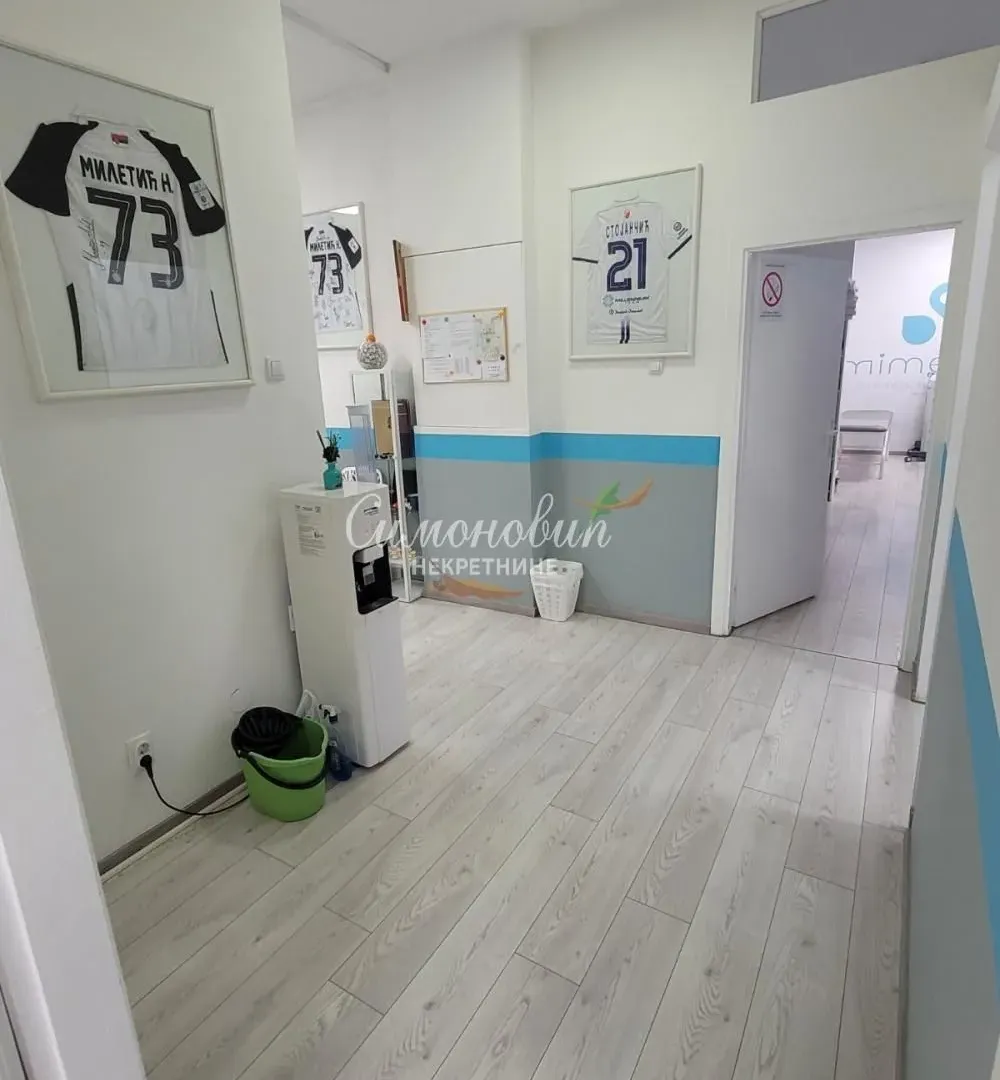 Rent, office space, 136m², Čukarica, Beograd