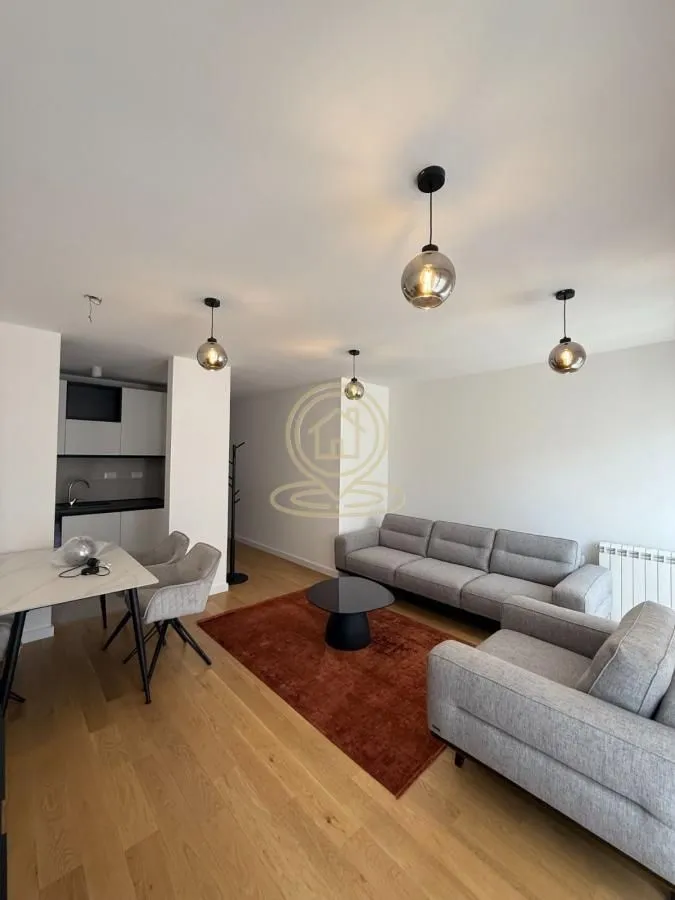 Izdavanje, četvorosoban stan, 81m², Južni Bulevar, Vračar Sve Podlokacije