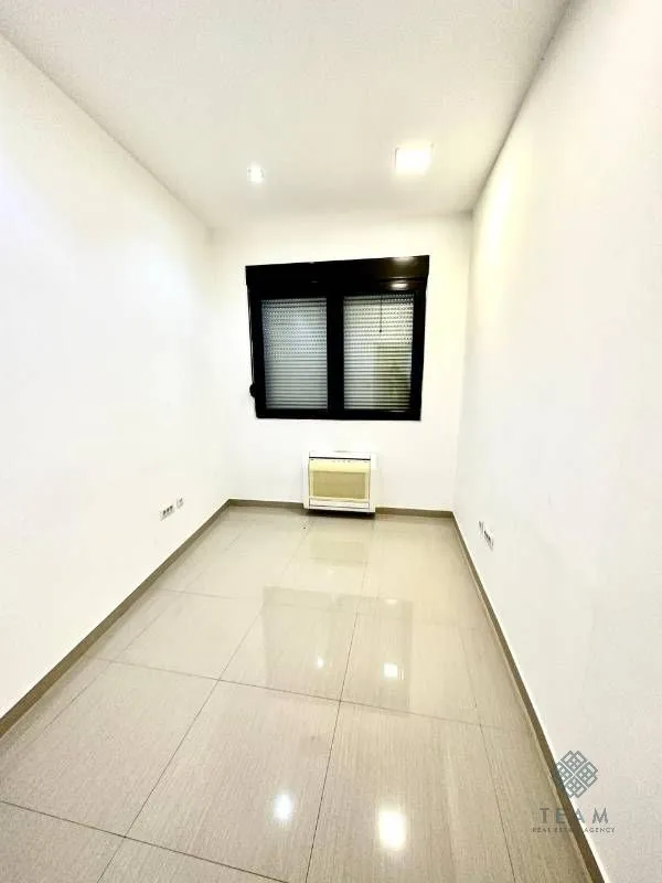 Izdavanje, poslovni prostor, 200m², Centar, Podgorica