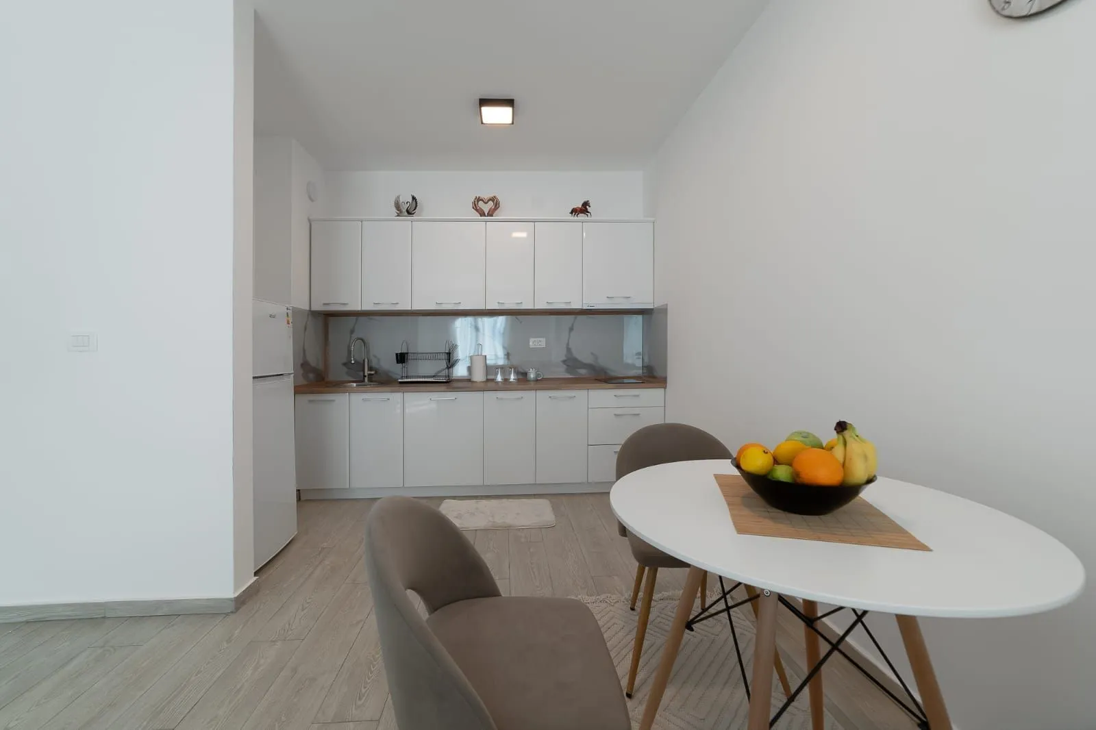 Izdavanje, jednosoban stan, 57m², Bečići, Budva
