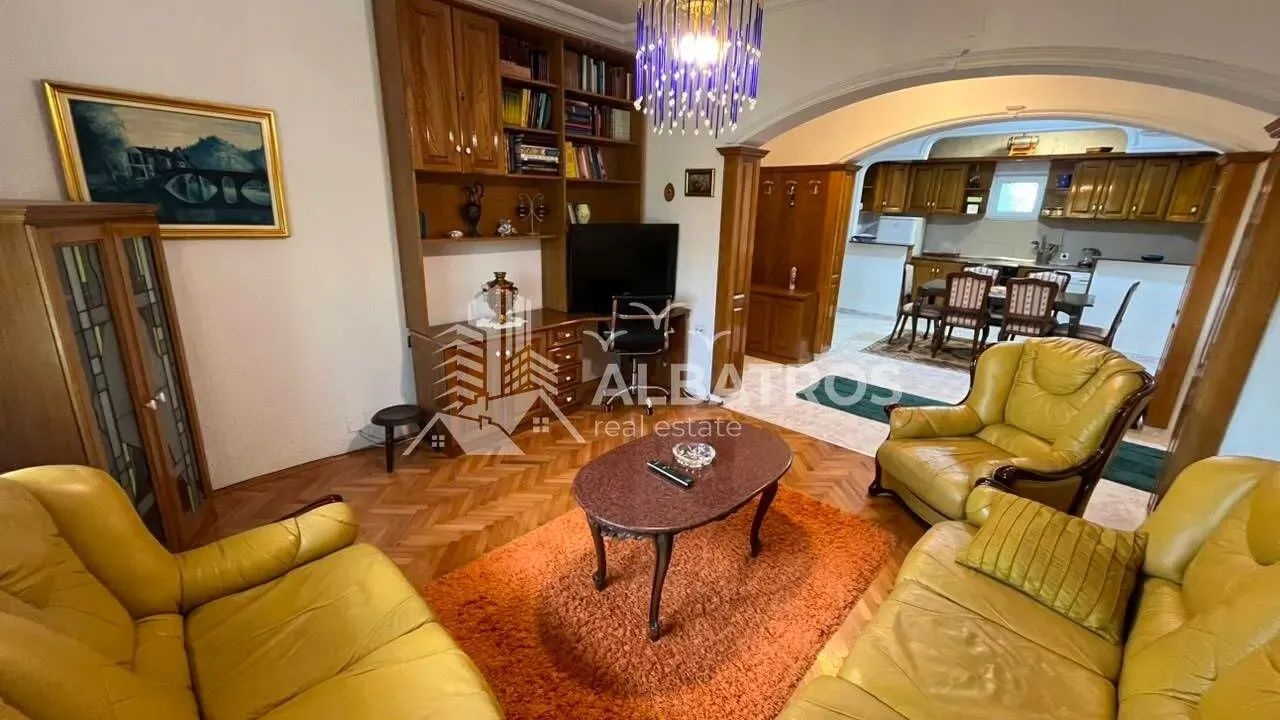 Izdavanje, dvosoban stan, 80m², Centar, Bar