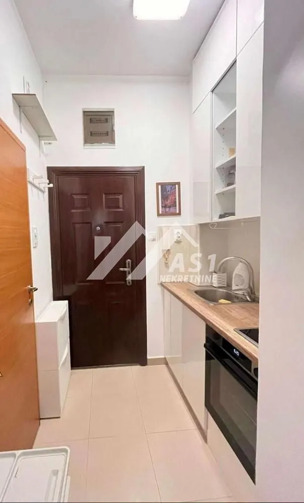 Izdavanje, stan, 16m², Centar, Novi Sad