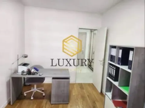 Rent, office space, 30m², Central Point, Podgorica - image 1