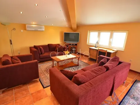 Rent, apartment, 116m², Kotor, Crna Gora - image 4