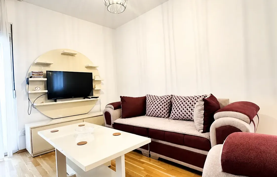 Izdavanje, dvosoban stan, 72m², Blok 9, Podgorica