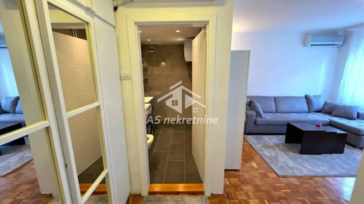Izdavanje, dvosoban stan, 46m², Slavija, Vračar Sve Podlokacije