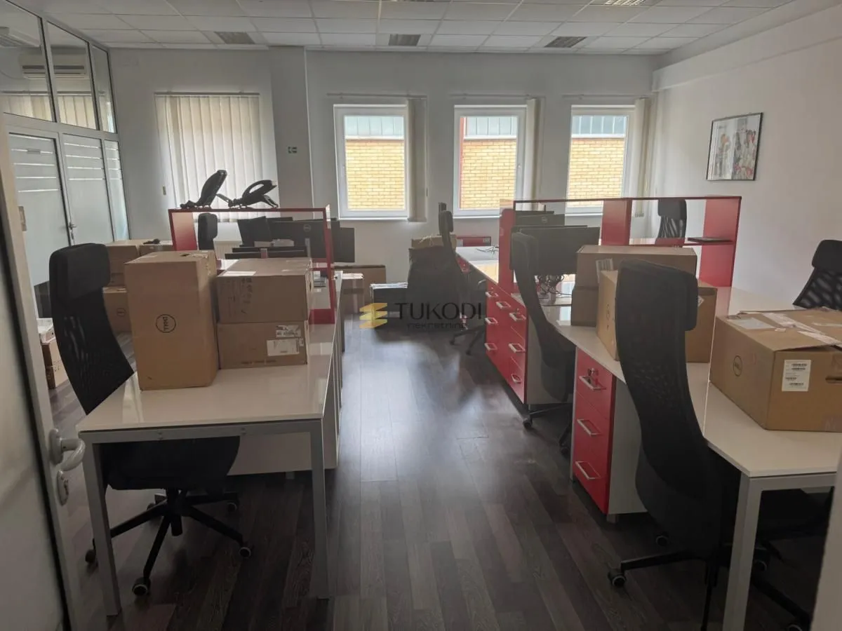 Rent, office space, 780m², Novo naselje, Novi Sad