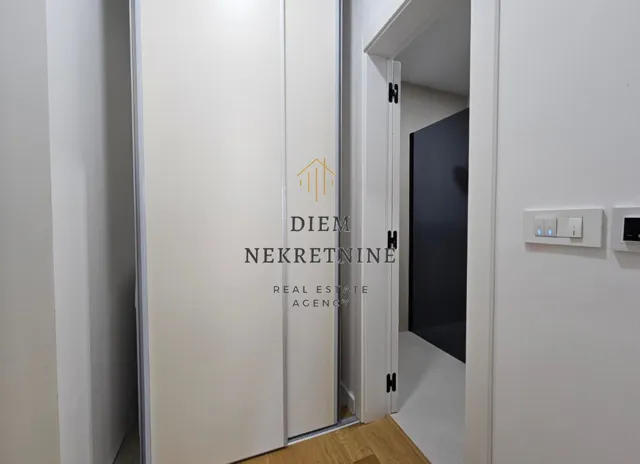Izdavanje, jednosoban stan, 70m², Centar, Bar