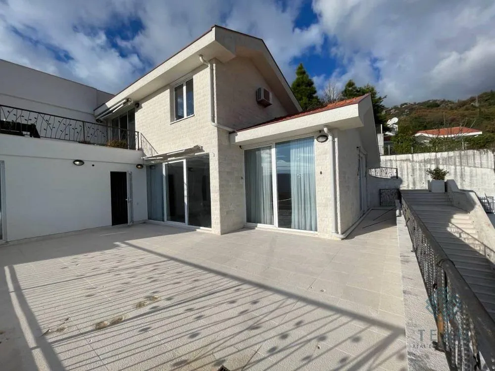 Prodaja, dvosoban stan, 217m², Topla, Herceg Novi