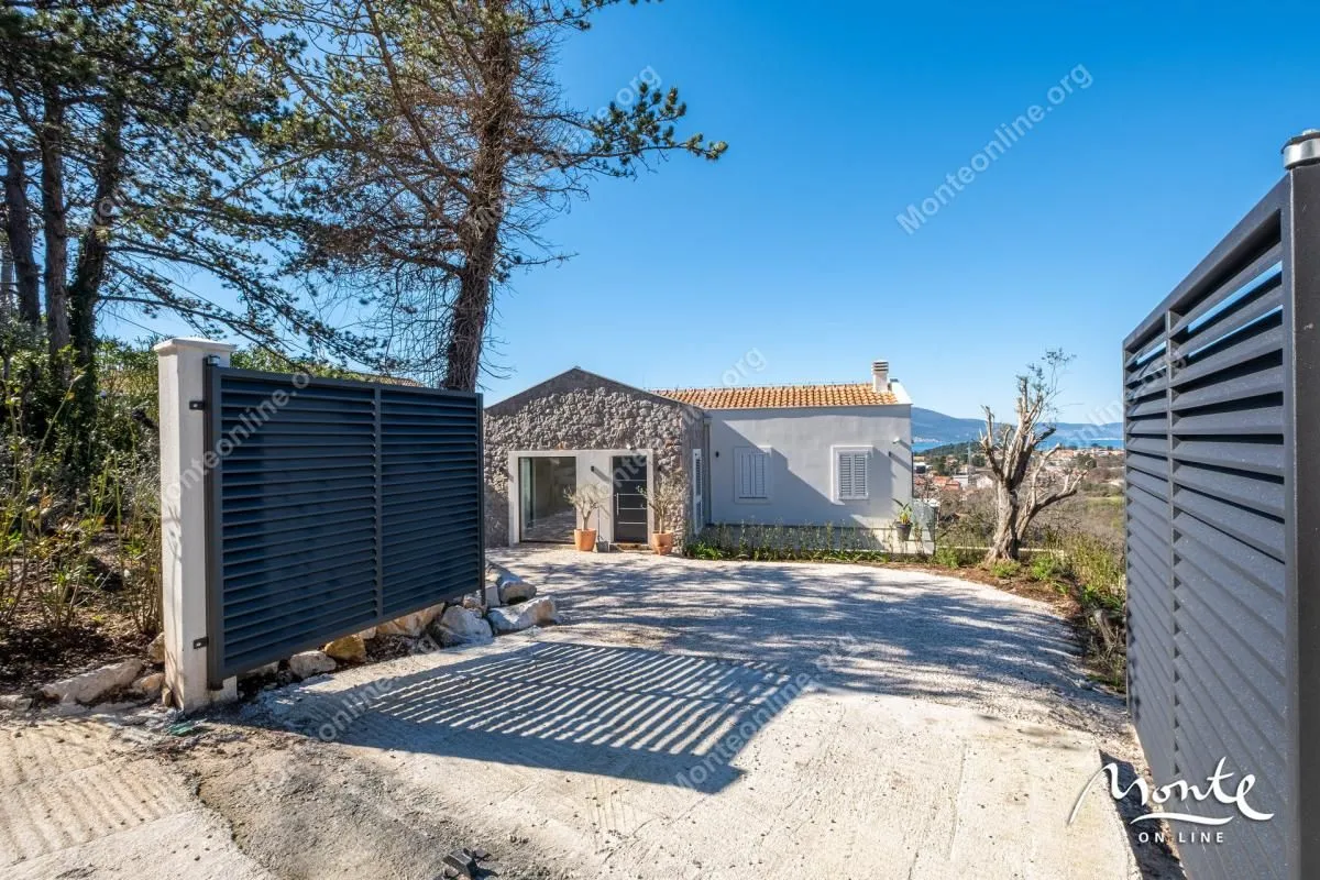 Prodaja, kuća, 240m², Kavač, Kotor