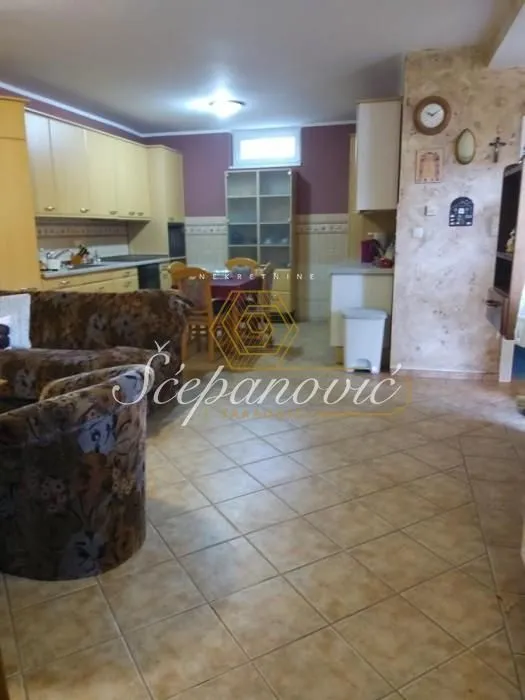 Prodaja, kuća, 360m², Veternik, Novi Sad Sve Podlokacije