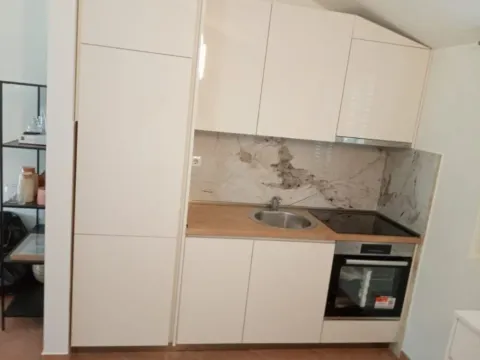 Izdavanje, dvosoban stan, 72m², Kalimanj, Tivat - image 3