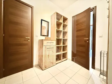 Izdavanje, trosoban stan, 109m², City Kvart, Podgorica - image 14