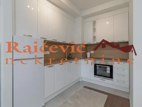 Izdavanje, trosoban stan, 77m², Savski Venac, Beograd - image 9