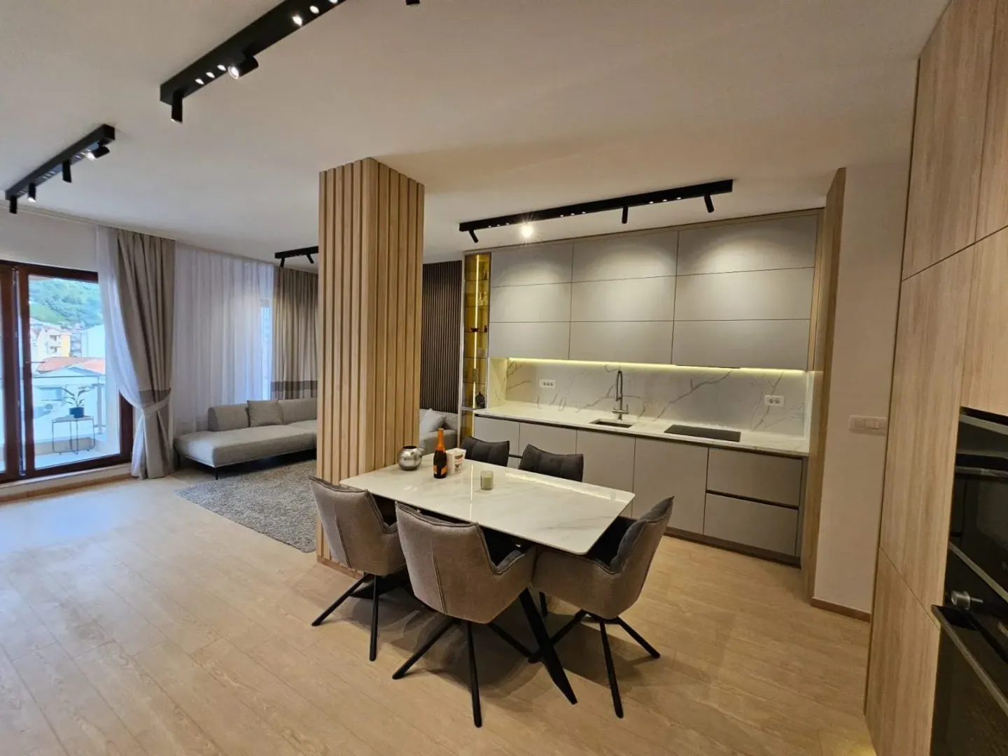 Prodaja, četvorosoban stan, 86m², Budva, Crna Gora