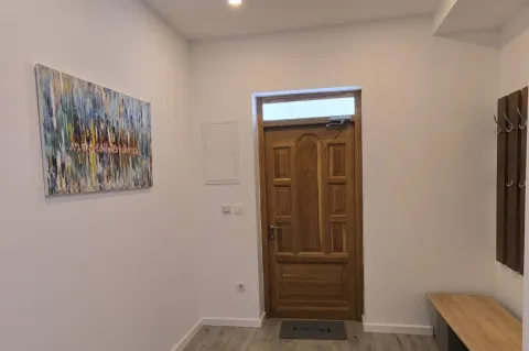 Izdavanje, trosoban stan, 147m², Đenovići, Herceg Novi - image 16