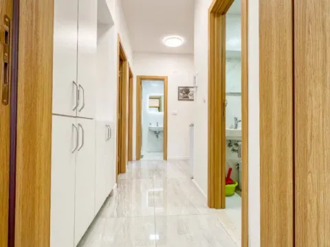 Izdavanje, dvosoban stan, 72m², City Kvart, Podgorica - image 8