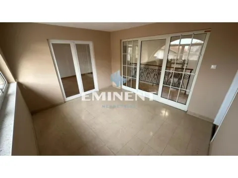 Izdavanje, četvorosoban stan, 140m², Vojvode Vlahovica, Beograd - image 12